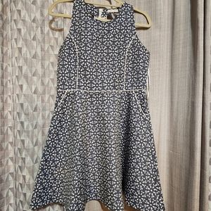 Lovely floral halter dress w/ pockets